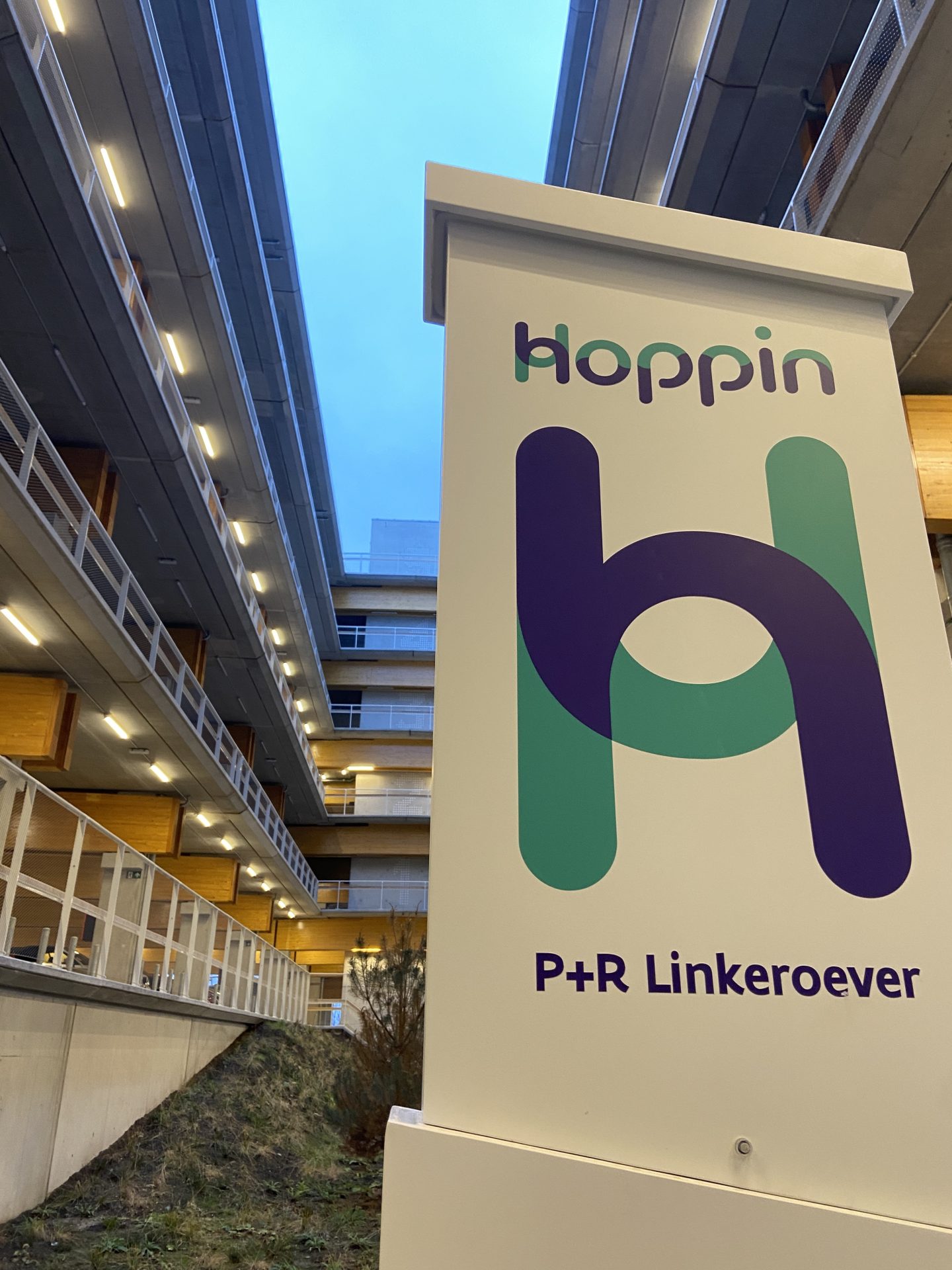 Opening nieuwste Hoppinpunt: P+R Linkeroever